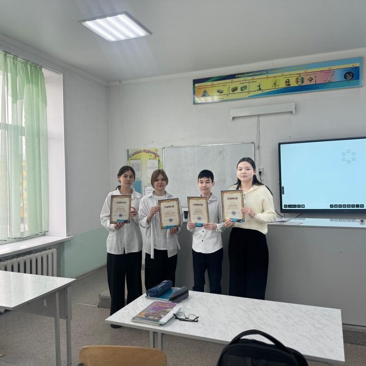 7-8 сынып арасындағы "Мен армандайтын мамандық" үздік эссе байқауы.