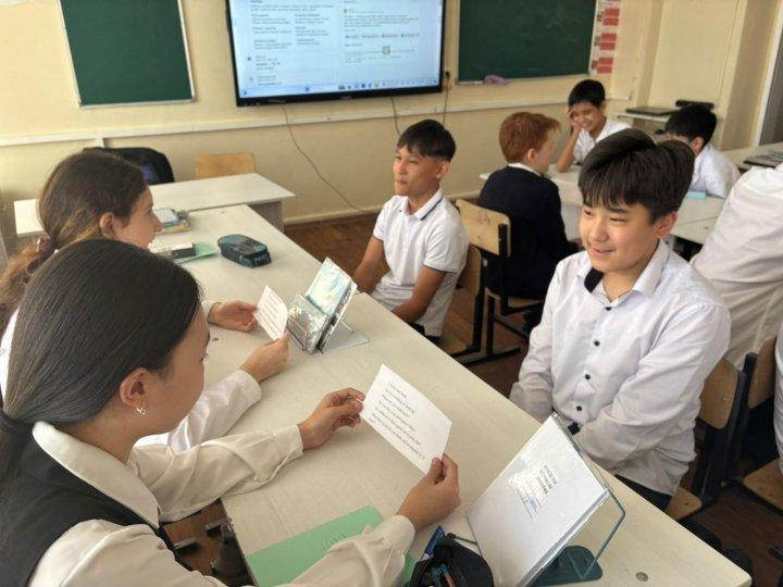 8 «В» сынып оқушылары арасында “Speaking Club” атты сыныптан тыс іс-шара өткізілді.